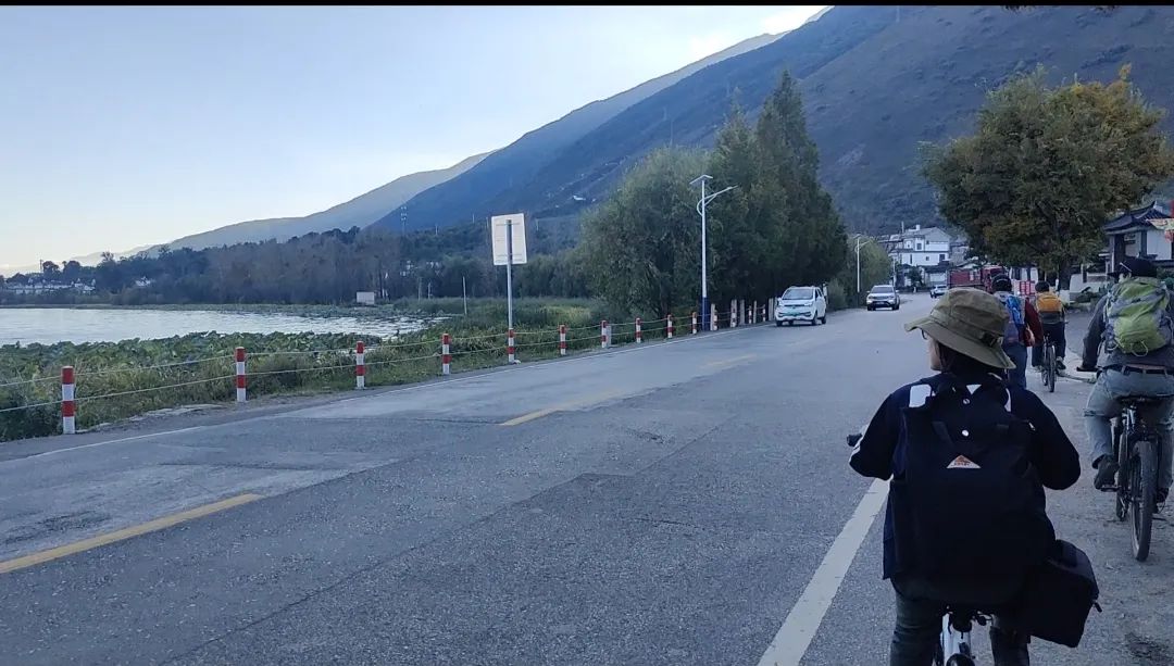 Traverser les villages à vélo | Explorez la culture locale avec frère Ding
