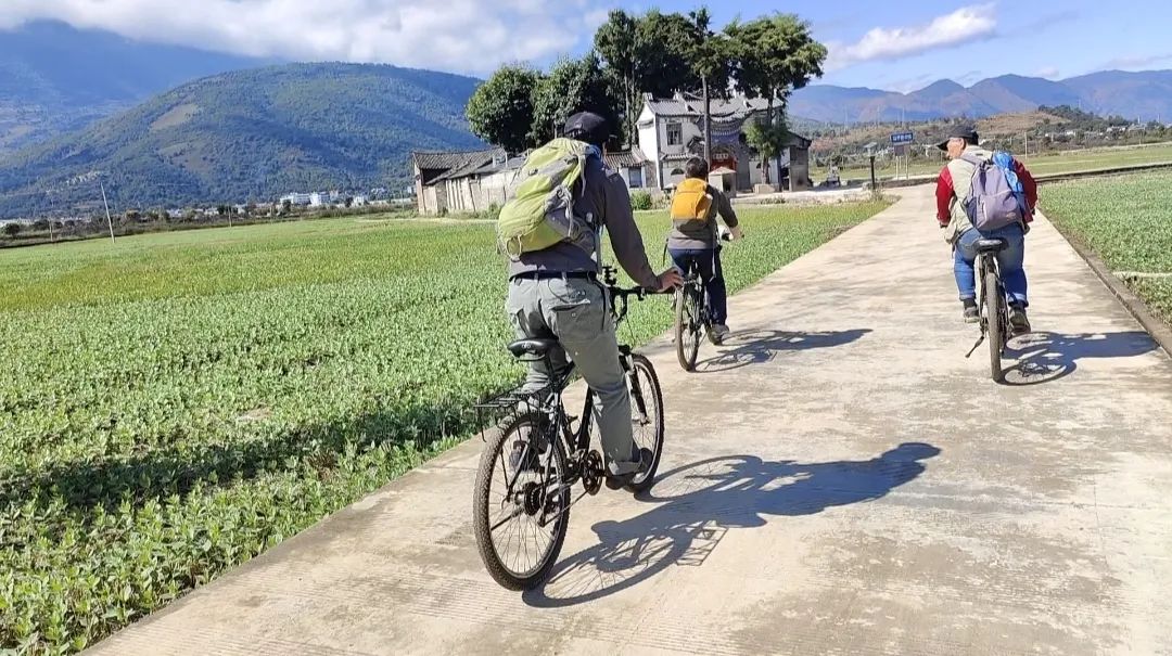 Traverser les villages à vélo | Explorez la culture locale avec frère Ding