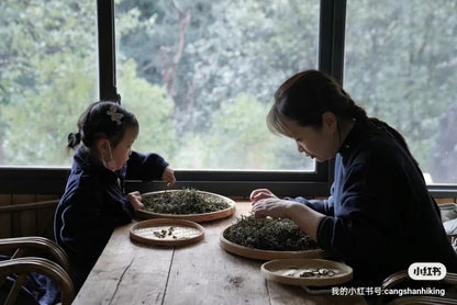 「莫催茶室」的明前绿茶 和 滇红茶