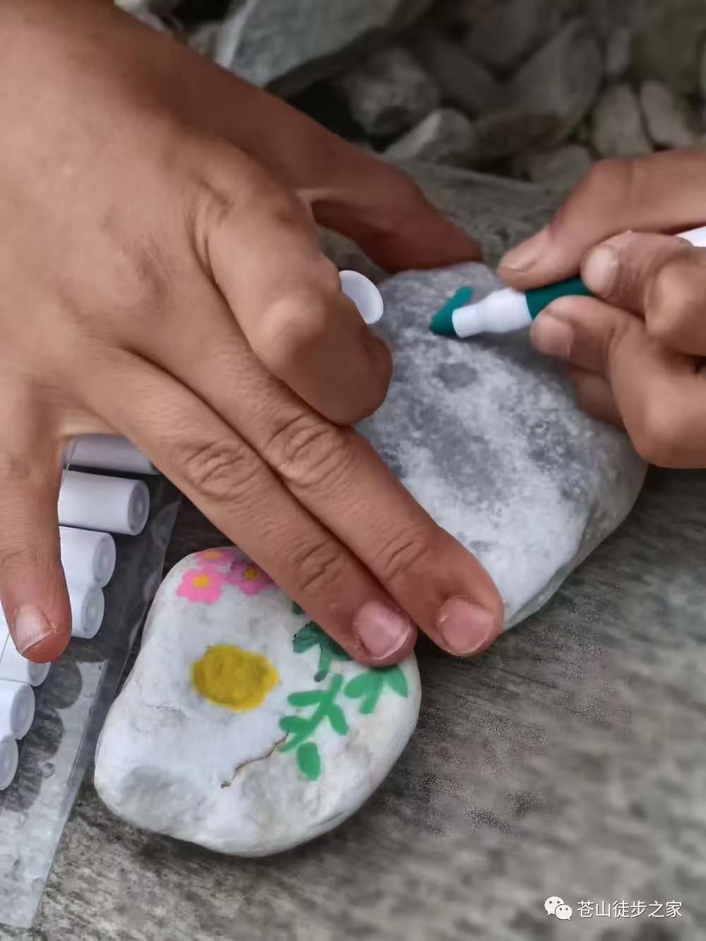 슈샤와 함께 보석 줍기 · 물놀이 · 그림 그리기