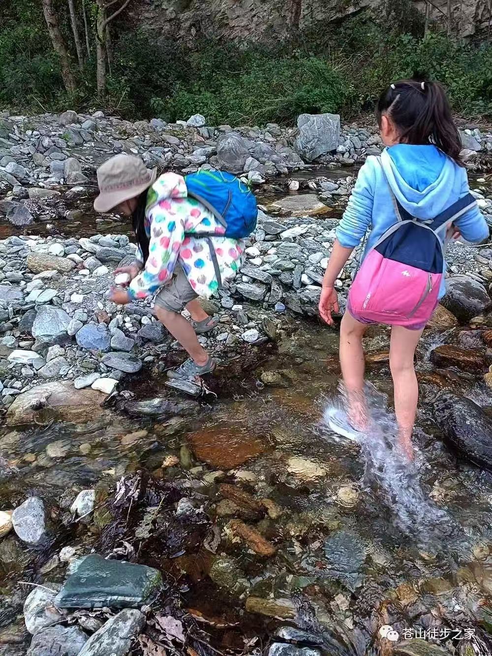 슈샤와 함께 보석 줍기 · 물놀이 · 그림 그리기