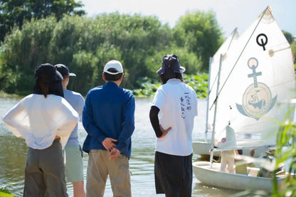 Experience sailing on the beautiful lake