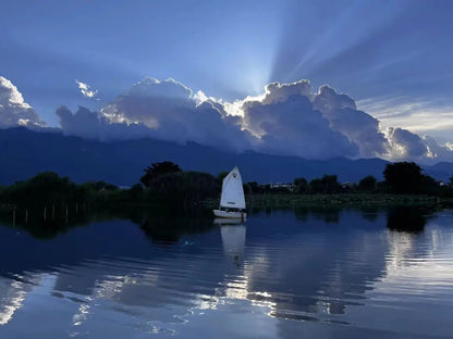 Experience sailing on the beautiful lake