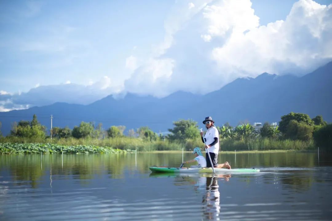 Experience sailing on the beautiful lake