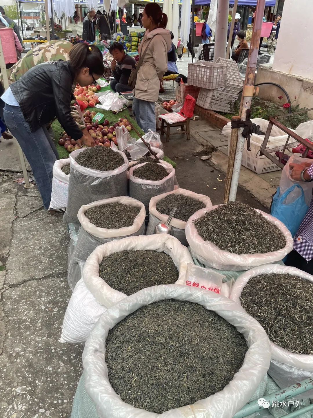 去赶集（每个镇每周一次集市）