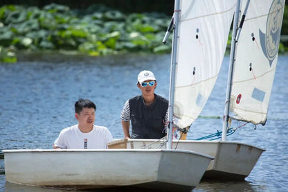 Experience sailing on the beautiful lake