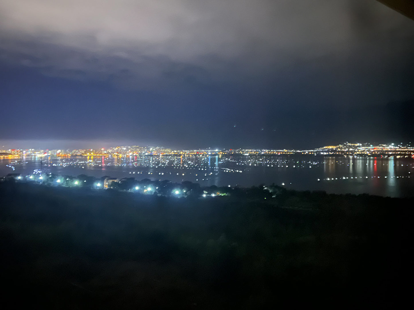 春雨家靠近机场的山上的高层公寓2室1厅