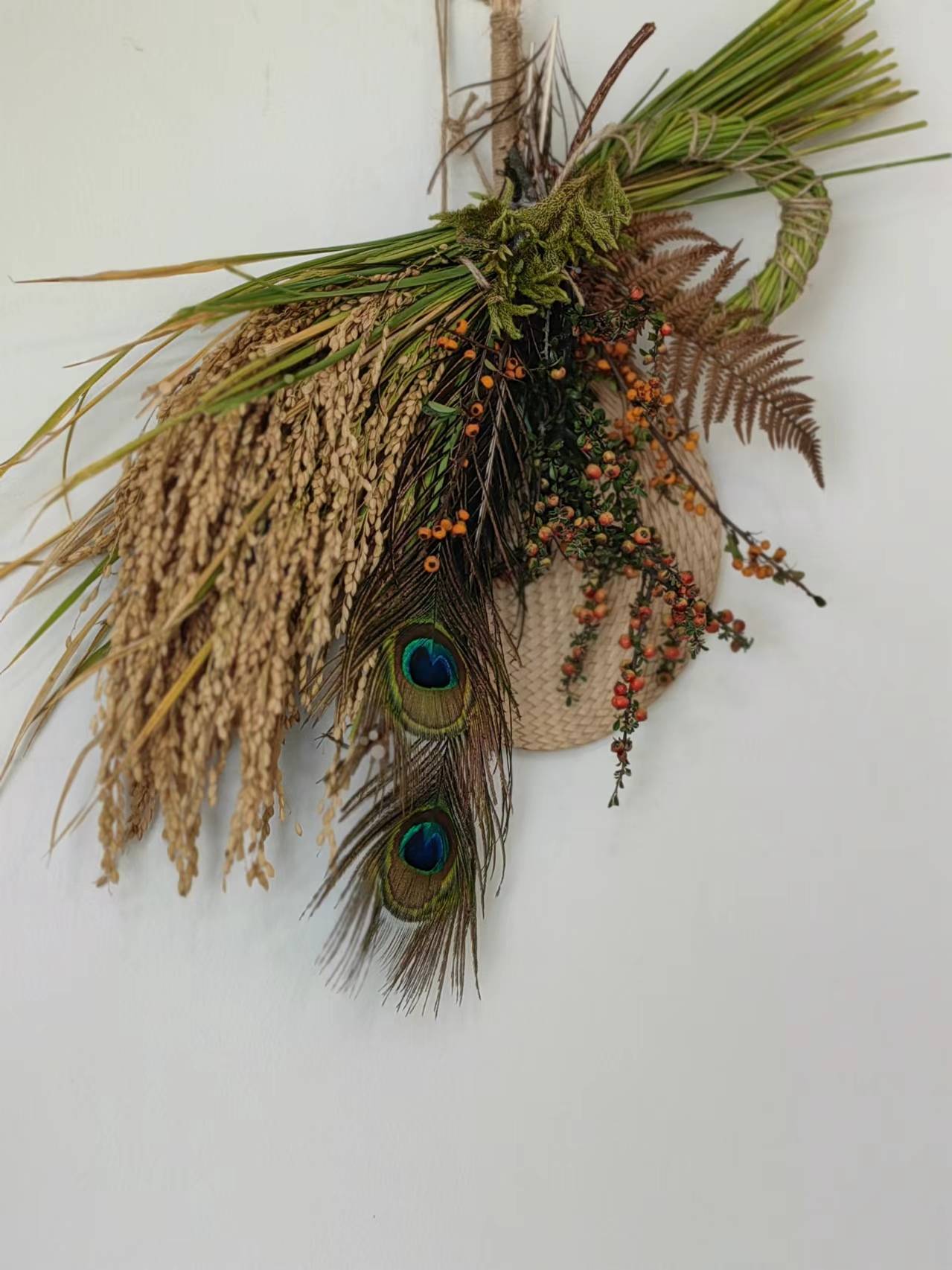 用植物和果实制作一幅画框