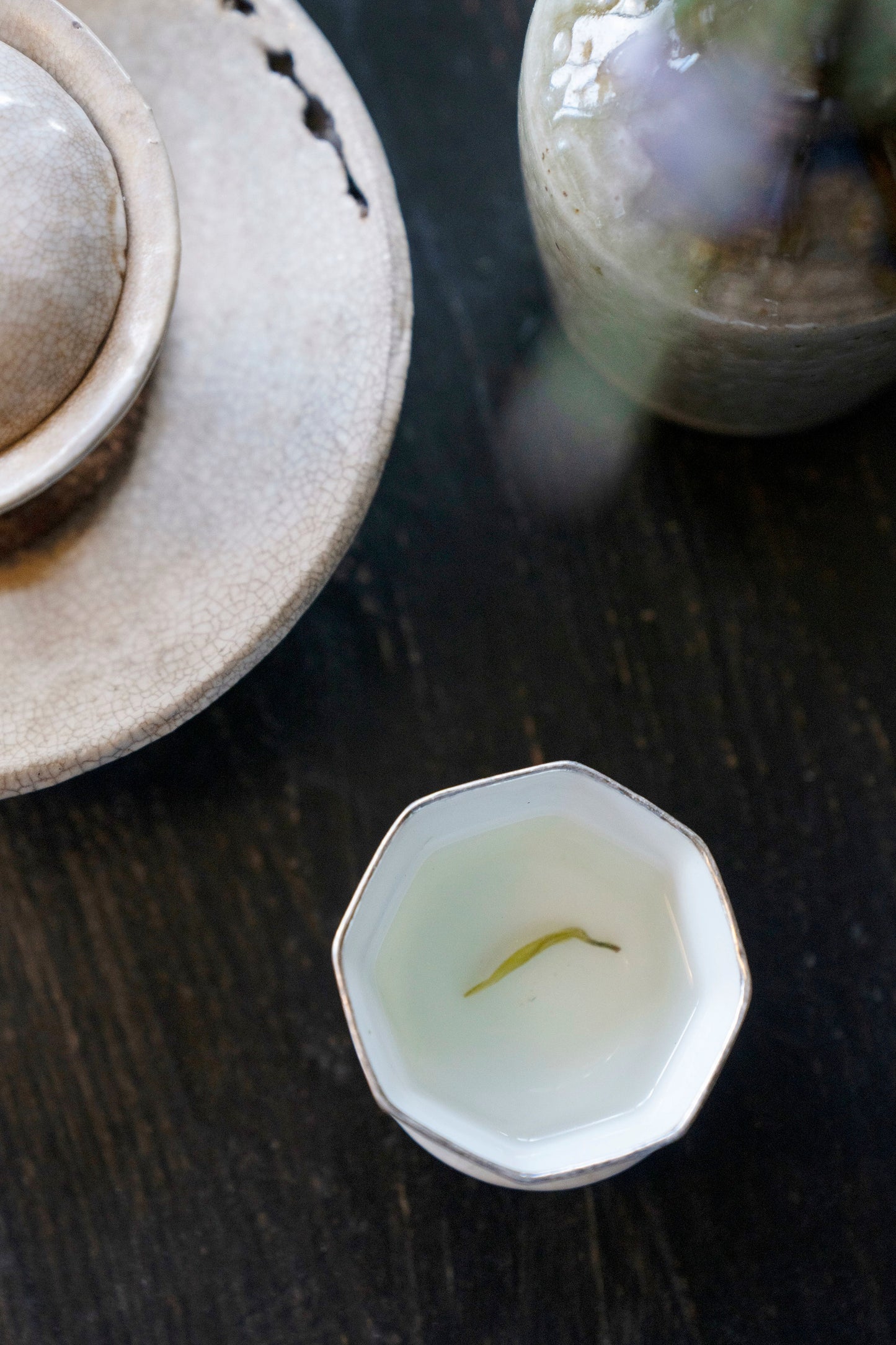 「莫催茶室」的明前绿茶 和 滇红茶