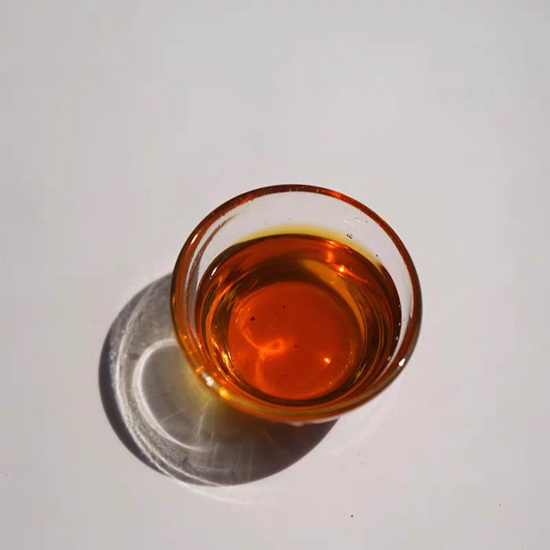 「莫催茶室」的明前绿茶 和 滇红茶