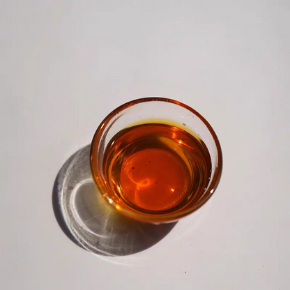 「莫催茶室」的明前绿茶 和 滇红茶