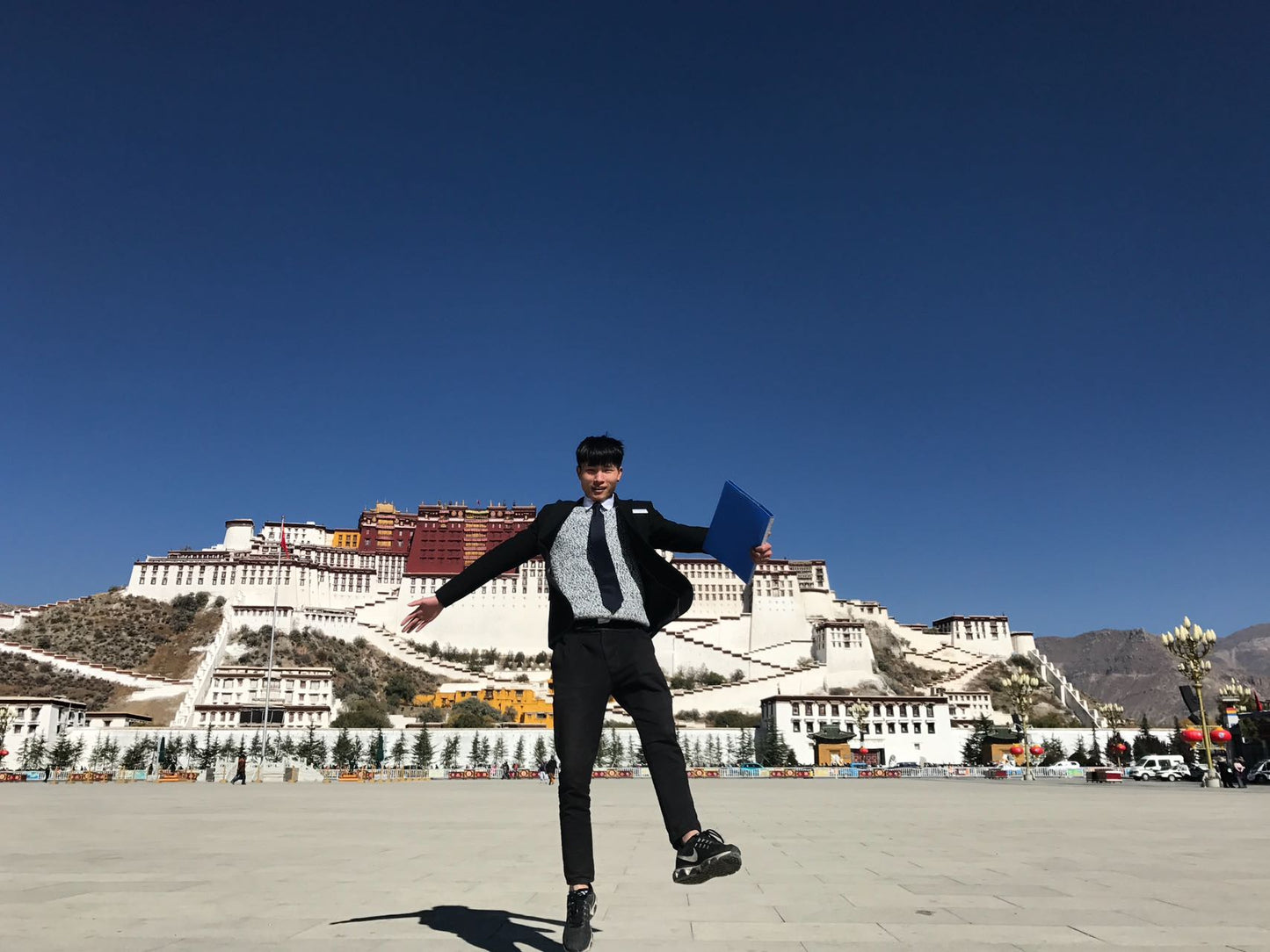 陈巴黎