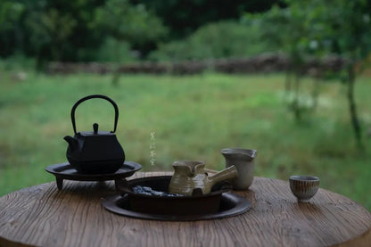 「莫催茶室」的明前绿茶 和 滇红茶